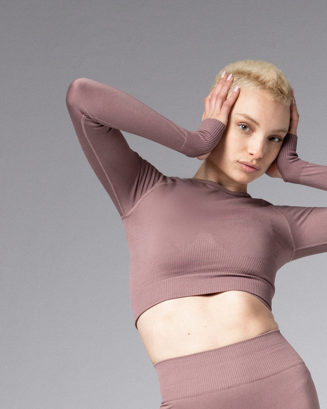 Seamless 0.2 Long Sleeve Crop Top (Brown)